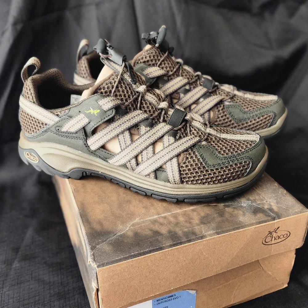 Chaco Outcross Evo 1 Water/Hiking Shoes, Brown/Tan, Bungee closure, Men's Sz 9.5